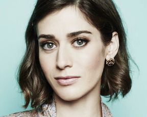 Lizzy Caplan