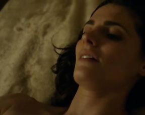Stana Katic sexy – Absentia s01e04 (2017)