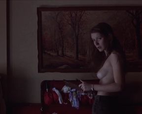 Gwyneth Paltrow nude - Flesh And Bone (1993)