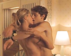 Michelle Hunziker nude – Voglio stare sotto al letto (1999)