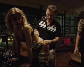 Louise Clos, Raquel Rocha Nude - O Mecanismo s01e02 ( 2018)