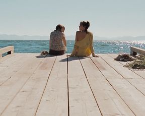 Arielle Kebbely, Emily Browning, Elizabeth Banks sexy – The Uninvited (2009)