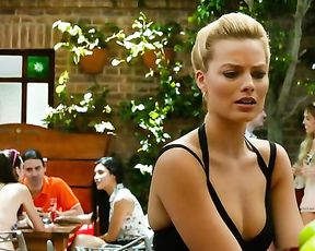 Margot Robbie, Daniella Short nude – Focus (2015)