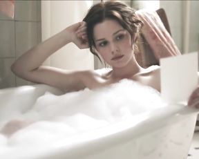 Sonja Gerhardt, Emilia Schüle, Maria Ehrich, Claudia Michelsen - Ku'damm 56 2-3 (2016)