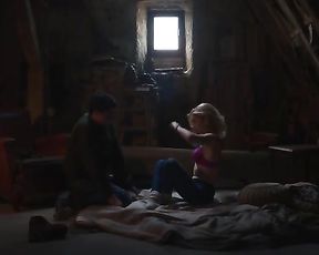 Marie Petiot Nude - Au Loin Les Dinosaures (2016)