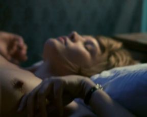 Kathleen Robertson, Maya Stange nude – XX XY (2002)