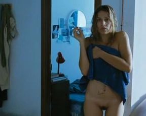 Isabella Ragonese, Micaela Ramazzotti naked – Tutta la vita davanti (2008)