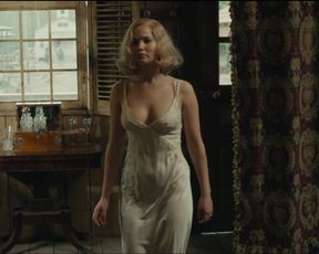 Jennifer Lawrence sexy – Serena (2014)