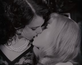 Mia Kirshner, Jemima Rooper nude – The Black Dahlia (2006)