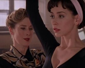 Jennifer Love Hewitt sexy – The Audrey Hepburn Story (2000)