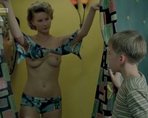 Anouk Wagener, Gintare Parulyte nude – Perl oder Pica (2006)