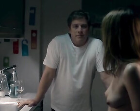 Ulrike C. Tscharre nude – Zielfahnder Flucht in die Karpaten (2016)