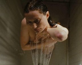 Kate Norby, Sheri Moon Zombie naked – The Devil’s Rejects (2005)