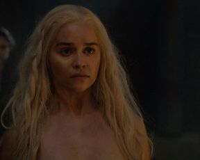 Emilia Clarke sexy – Game of Thrones s06e03 (2016)