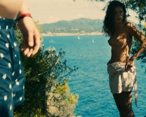 Denisa Pfauserova nude – Prazdniny v Provence (2016)