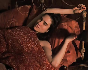 Jennifer Connelly nude – Waking the Dead (2000)