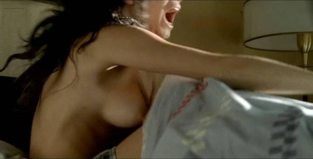 controlador superávit conductor Alice Braga nude – Solo Dios Sabe (2006)