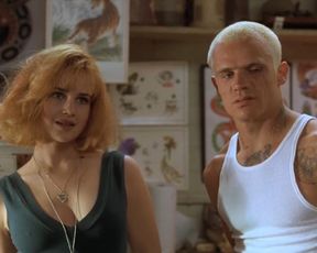 Carla Gugino sexy, Tiffani-Amber Thiessen sexy – Son in Law (1993)