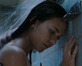 Odette Annabele sexy – Unborn (2009)