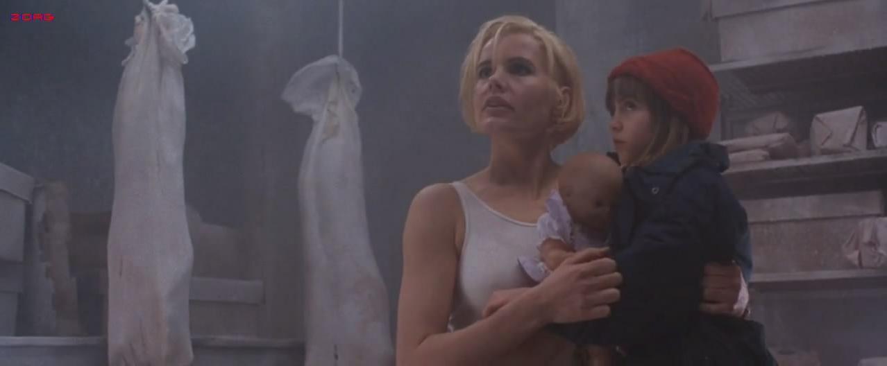 Geena Davis sexy - The Long Kiss Goodnight (1996) .