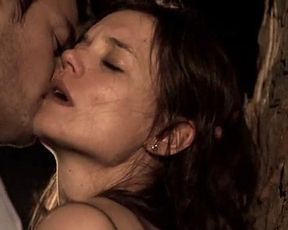 Katie Holmes, Malin Akerman sexy – The Romantics (2010)