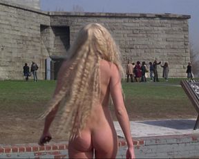 Daryl Hannah nude – Splash (1984)