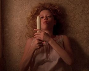 Natasha Lyonne, Marisa Tomei nude – Slums of Beverly Hills (1998)