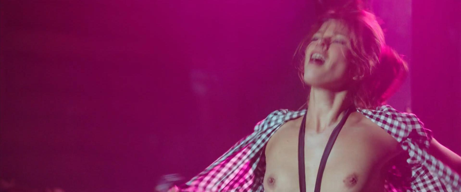 Michele Hicks  nackt