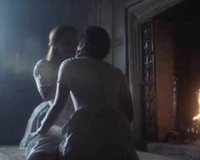 Devrim Lingnau naked - Carmilla (2019)