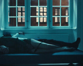 Marie Bach Hansen sex scene - En flirt (2019)