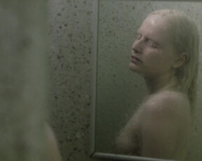 Johana Fragoso Blendl nude - Asfixia (2019)