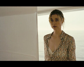 Elizabeth Debicki nude - Tenet (2020)
