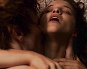 Lisa Vicari nude - Dark s02e01e04-06 (2019)