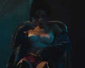 FKA Twigs naked - Honey Boy (2019)