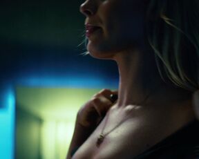 Margot Robbie - Focus (2015)