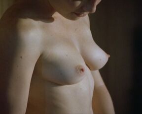 Gosia Dobrowolska, Claudia Karvan – Touch Me (1993)