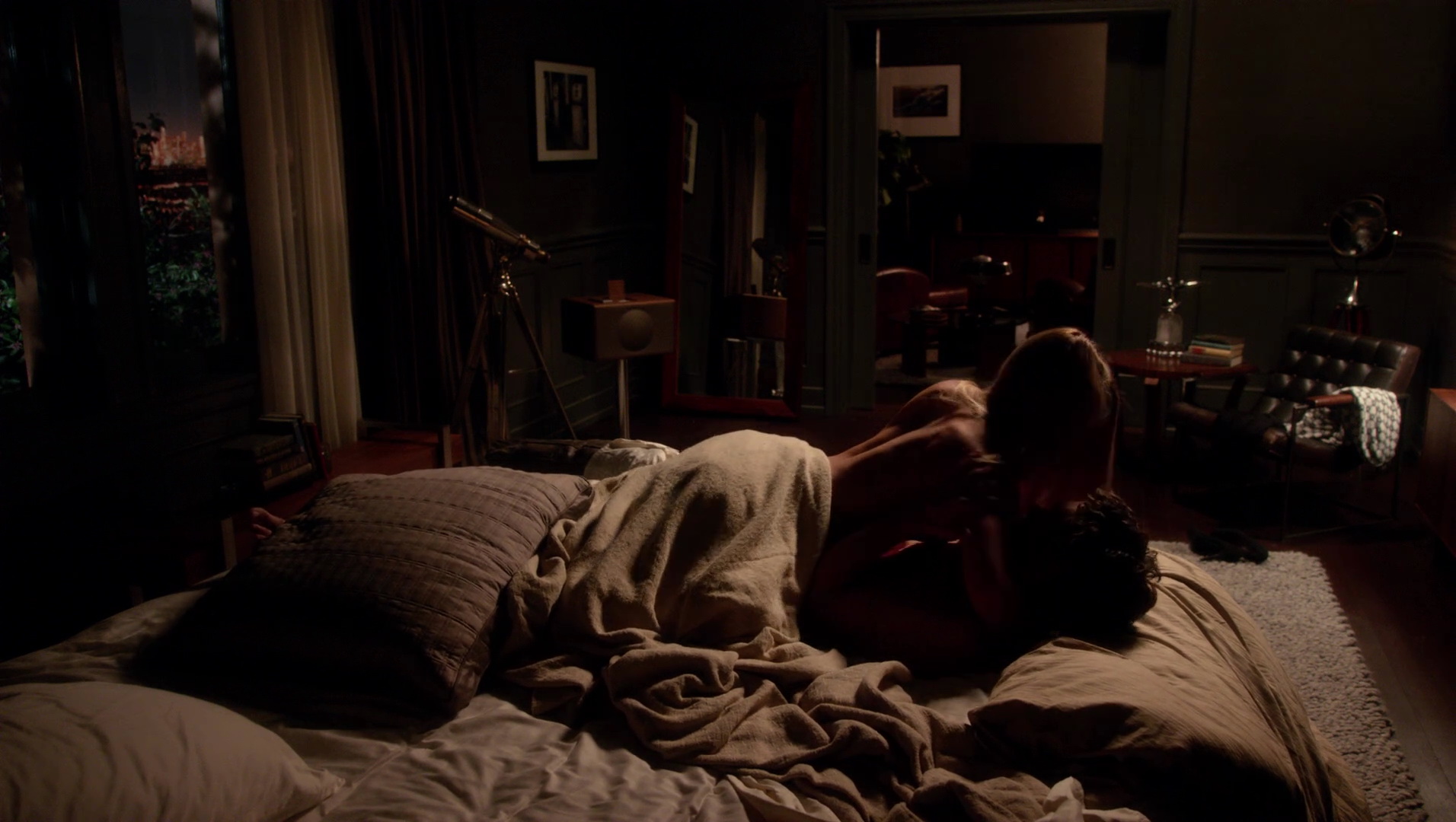 Kristen Bell sexy - House of Lies s02 (2013) copy_2.