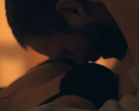 Julie De Bona nude - Un regret (2015)