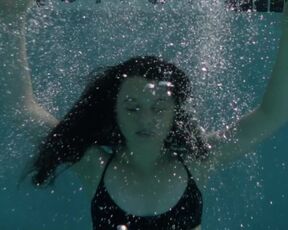 Stefania LaVie Owen, Michelle Monaghan - Messiah s01e08-09