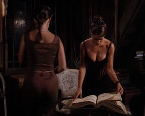Alyssa Milano sexy – Charmed season 2 (1999)