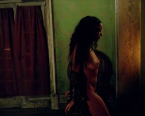Clara Paget  nackt