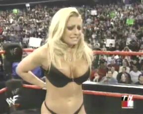 Trish Stratus About To Take It All Off! - Film nackt