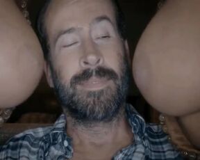 Michele Hicks  nackt