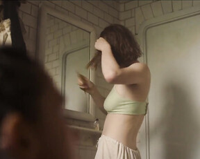 Liv Lisa Fries, Leonie Benesch - Babylon Berlin (2017) s02e01