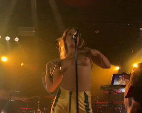 Concert moments full of shame and excitement when Tove Lo nude exposes boobies on stage movie star sex scenes