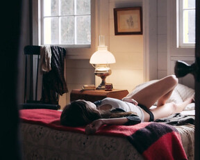 Natalia Dyer naked - Things Heard Seen (2021)