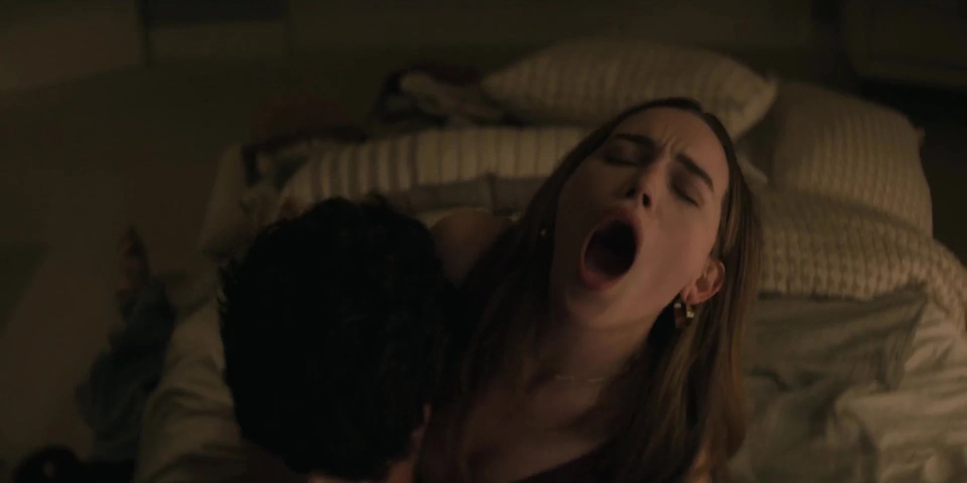 Victoria Pedretti nude - YOU s03e01-08 (2021)