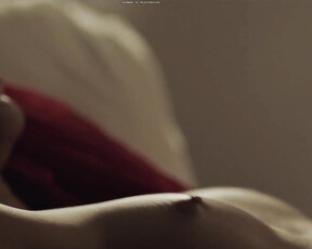 Juliette Gosselin nude - Fragile s01e01-03 (2019)