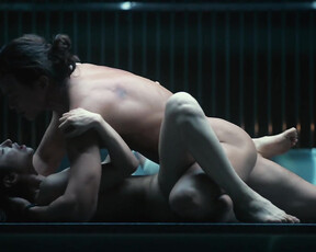 Yunjin Kim, Lee Joo-bin - Money Heist Korea - Joint Economic Area s01e05-06 (2022)