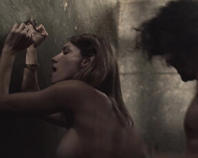 Delfina Chaves, Lisa Owen, Roberta Damián, Samantha Siqueiros, Camila Flamenco - El Secreto de la Familia Greco s01e01-07 (2022)